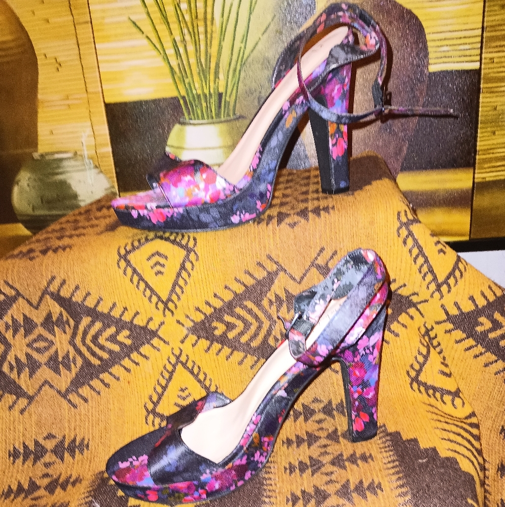 Ladies Retro Ankle Strap Platform Open Toe Heels - image 7